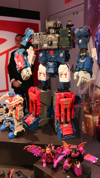 “OM MY GOD HE IS SO AWESOME!” I squealed upon seeing the new Fortress Maximus in person.